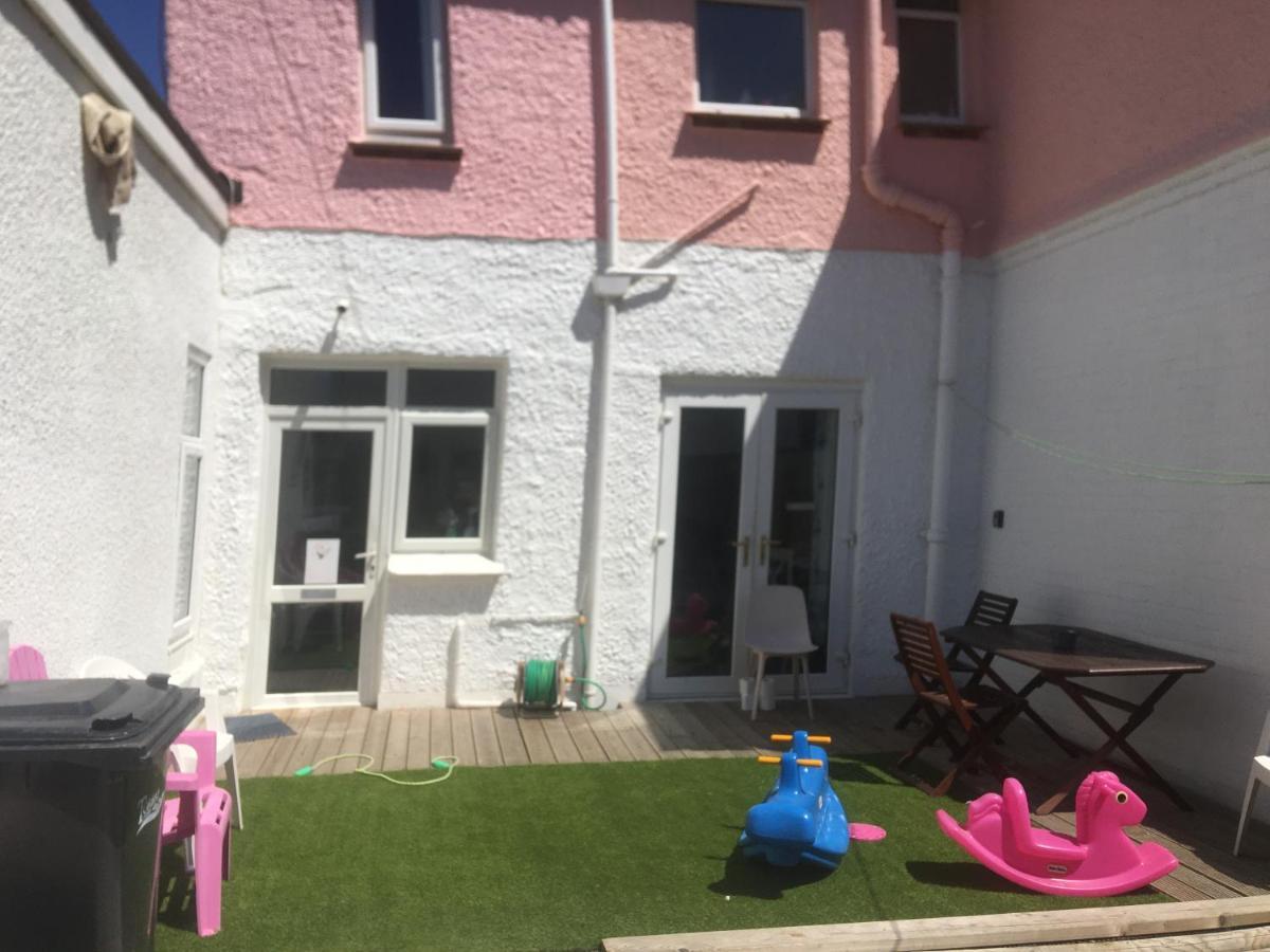 Barbie House ,Opposite The Beach & Paignton Pier , 2 Bedroom Apartment With Private Car Space & Garden , Free Access Next Door To The Stunning Ballet & Make Up School & A Beautiful Ladys Beauty Salon (Adults Only) ภายนอก รูปภาพ
