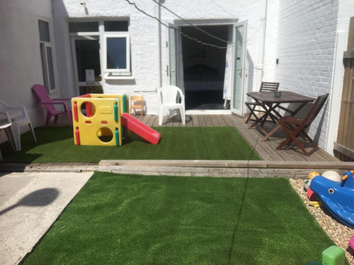 Barbie House ,Opposite The Beach & Paignton Pier , 2 Bedroom Apartment With Private Car Space & Garden , Free Access Next Door To The Stunning Ballet & Make Up School & A Beautiful Ladys Beauty Salon (Adults Only) ภายนอก รูปภาพ