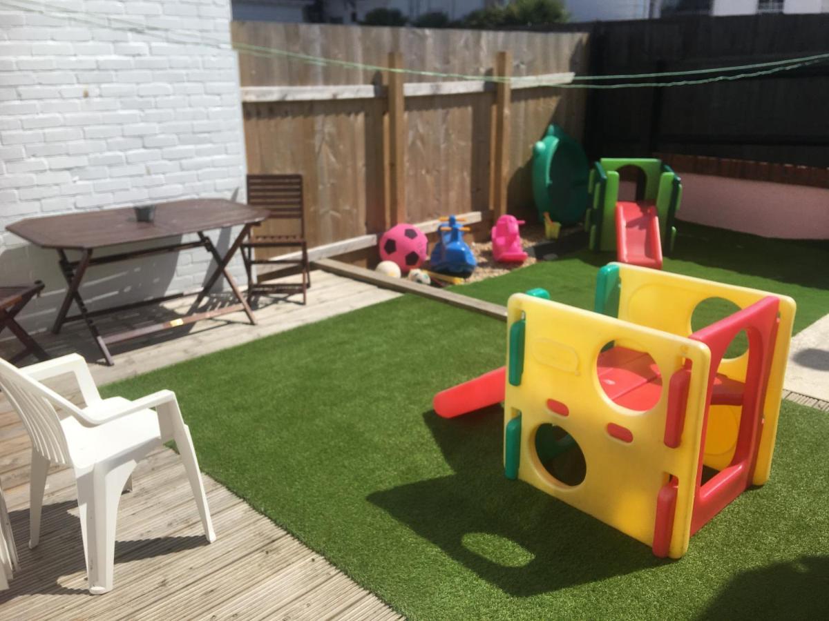 Barbie House ,Opposite The Beach & Paignton Pier , 2 Bedroom Apartment With Private Car Space & Garden , Free Access Next Door To The Stunning Ballet & Make Up School & A Beautiful Ladys Beauty Salon (Adults Only) ภายนอก รูปภาพ