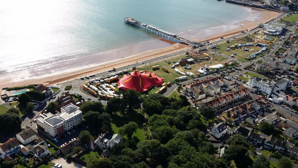 Barbie House ,Opposite The Beach & Paignton Pier , 2 Bedroom Apartment With Private Car Space & Garden , Free Access Next Door To The Stunning Ballet & Make Up School & A Beautiful Ladys Beauty Salon (Adults Only) ห้อง รูปภาพ