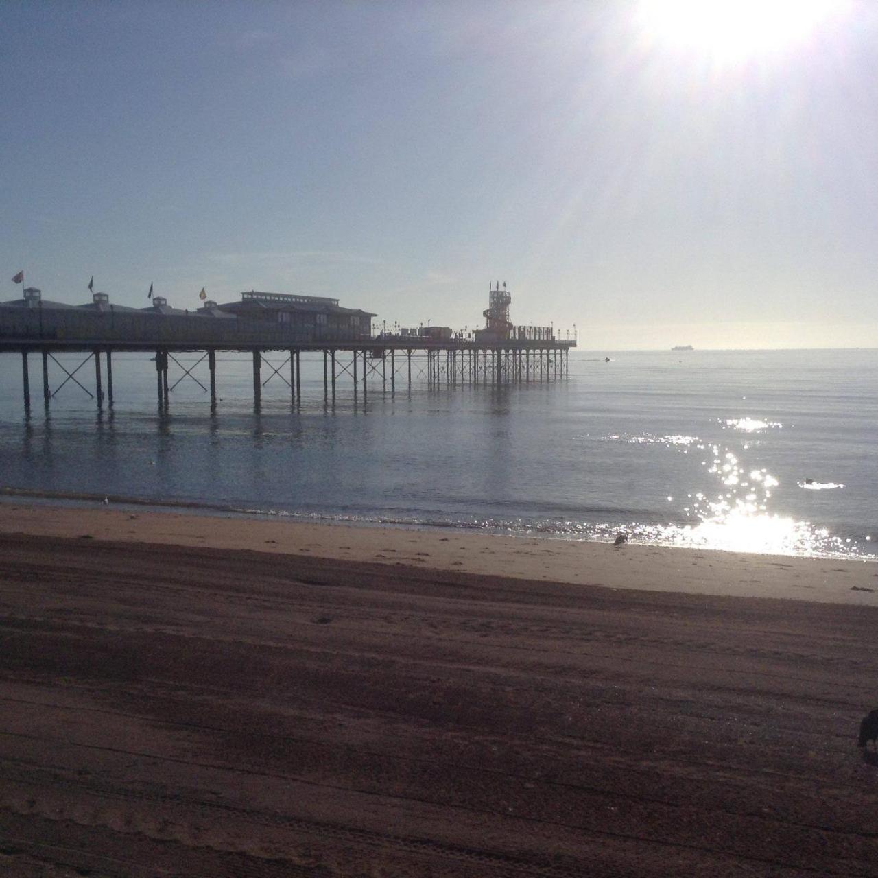 Barbie House ,Opposite The Beach & Paignton Pier , 2 Bedroom Apartment With Private Car Space & Garden , Free Access Next Door To The Stunning Ballet & Make Up School & A Beautiful Ladys Beauty Salon (Adults Only) ภายนอก รูปภาพ